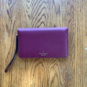 Kate Spade Clutch Wallet With Wrist Strap Darcy Blackberry NWT